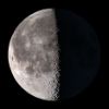 Imagen de la luna iluminada 51 %